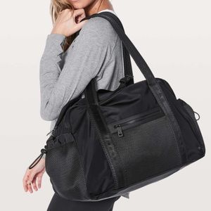 Lululemon Everywhere Duffel Bag Black